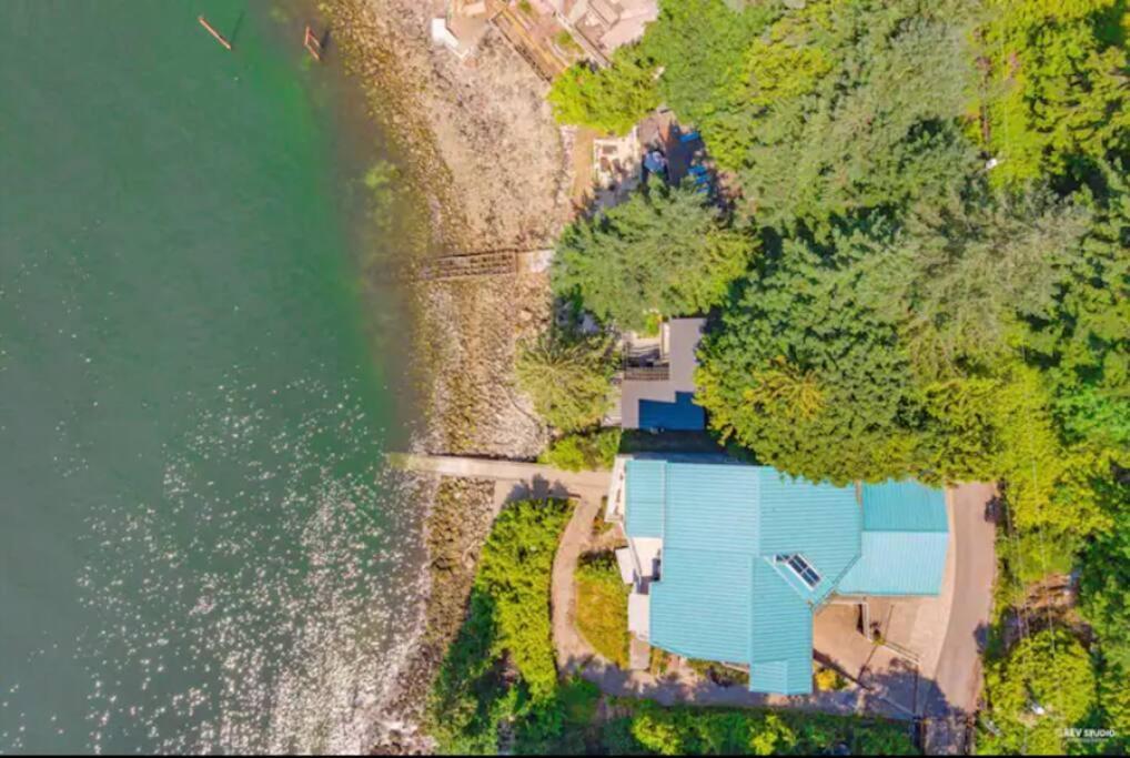 Waterfront Cottage With Superb Coastline Views West Vancouver Extérieur photo
