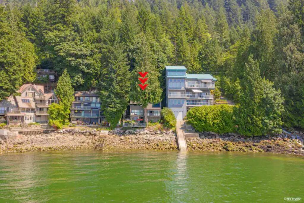 Waterfront Cottage With Superb Coastline Views West Vancouver Extérieur photo