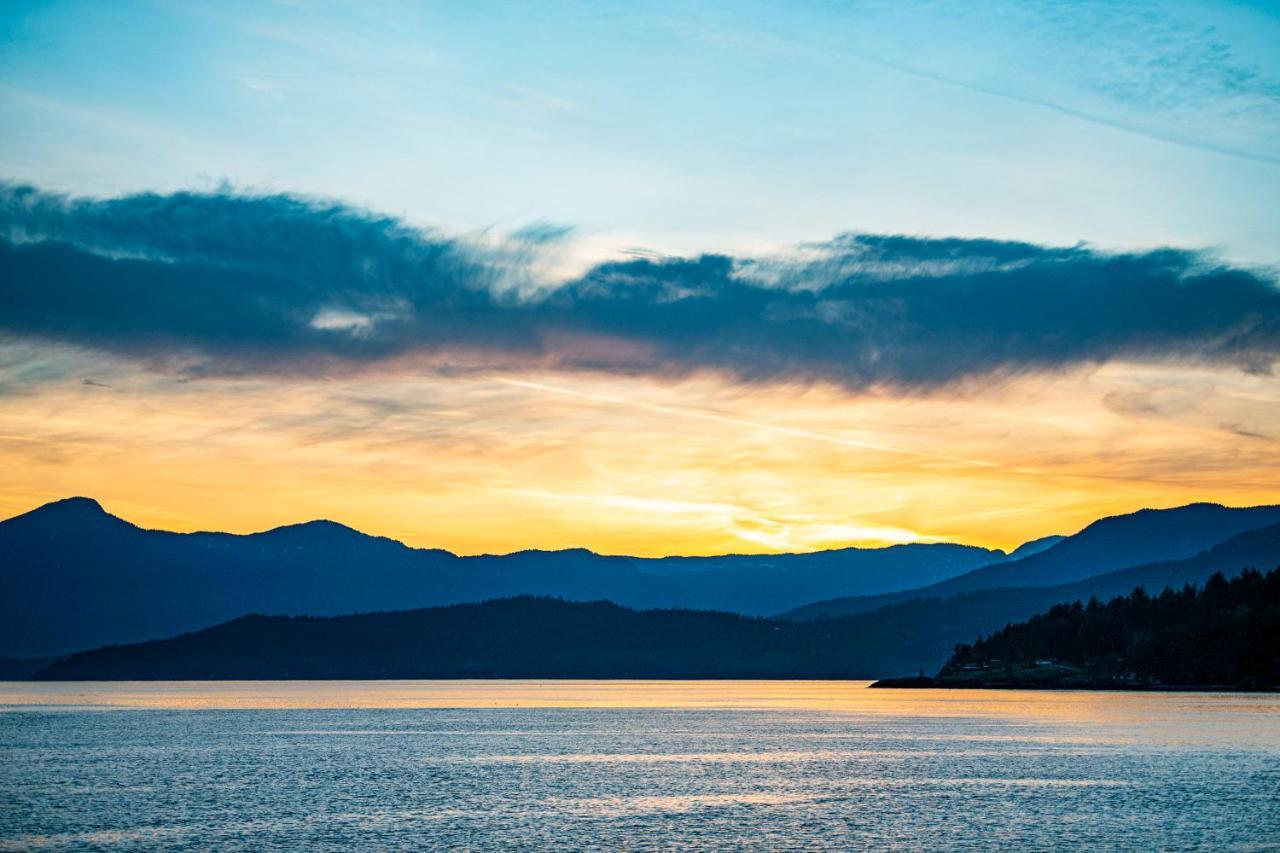 Waterfront Cottage With Superb Coastline Views West Vancouver Extérieur photo