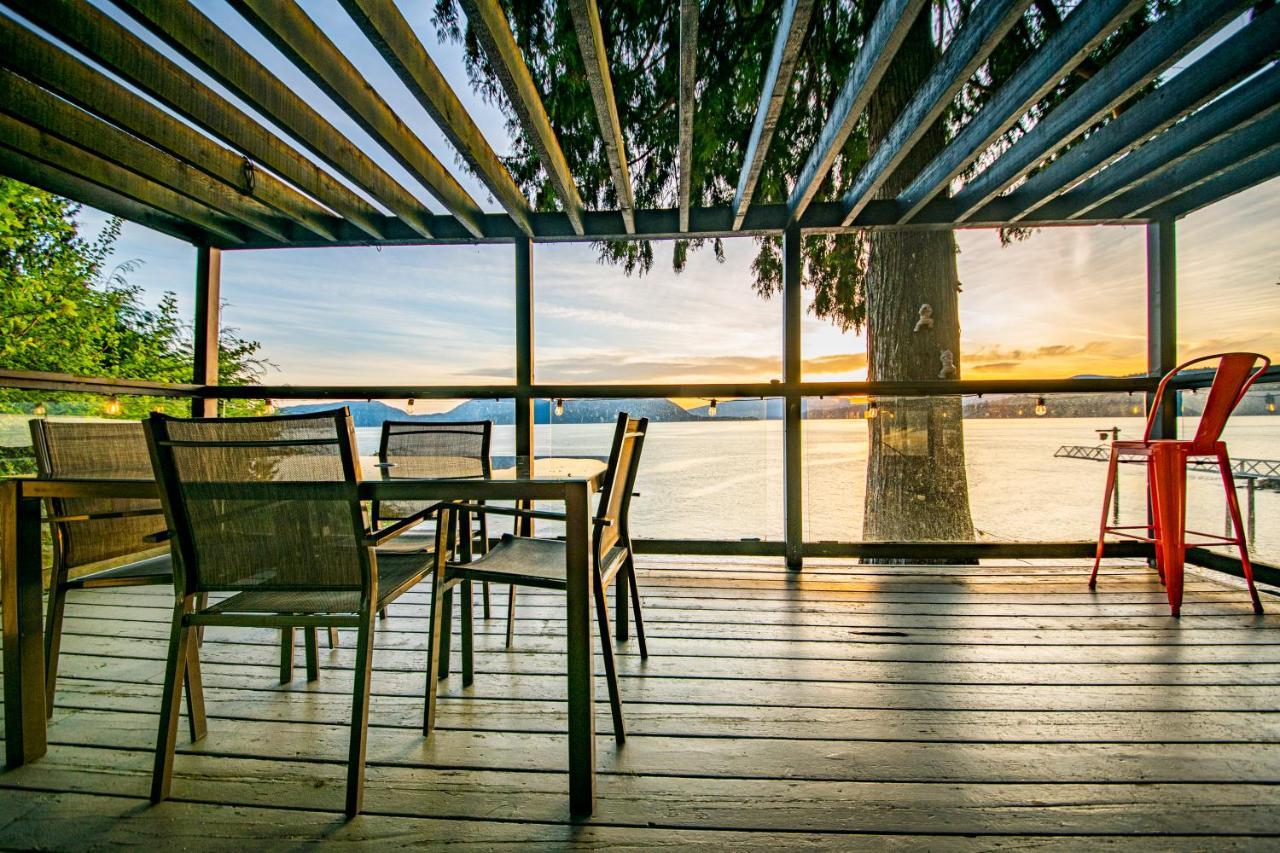 Waterfront Cottage With Superb Coastline Views West Vancouver Extérieur photo