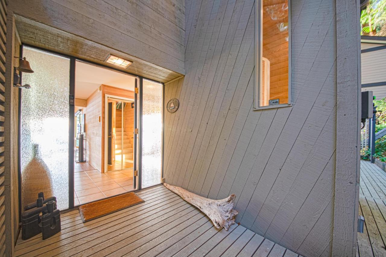 Waterfront Cottage With Superb Coastline Views West Vancouver Extérieur photo